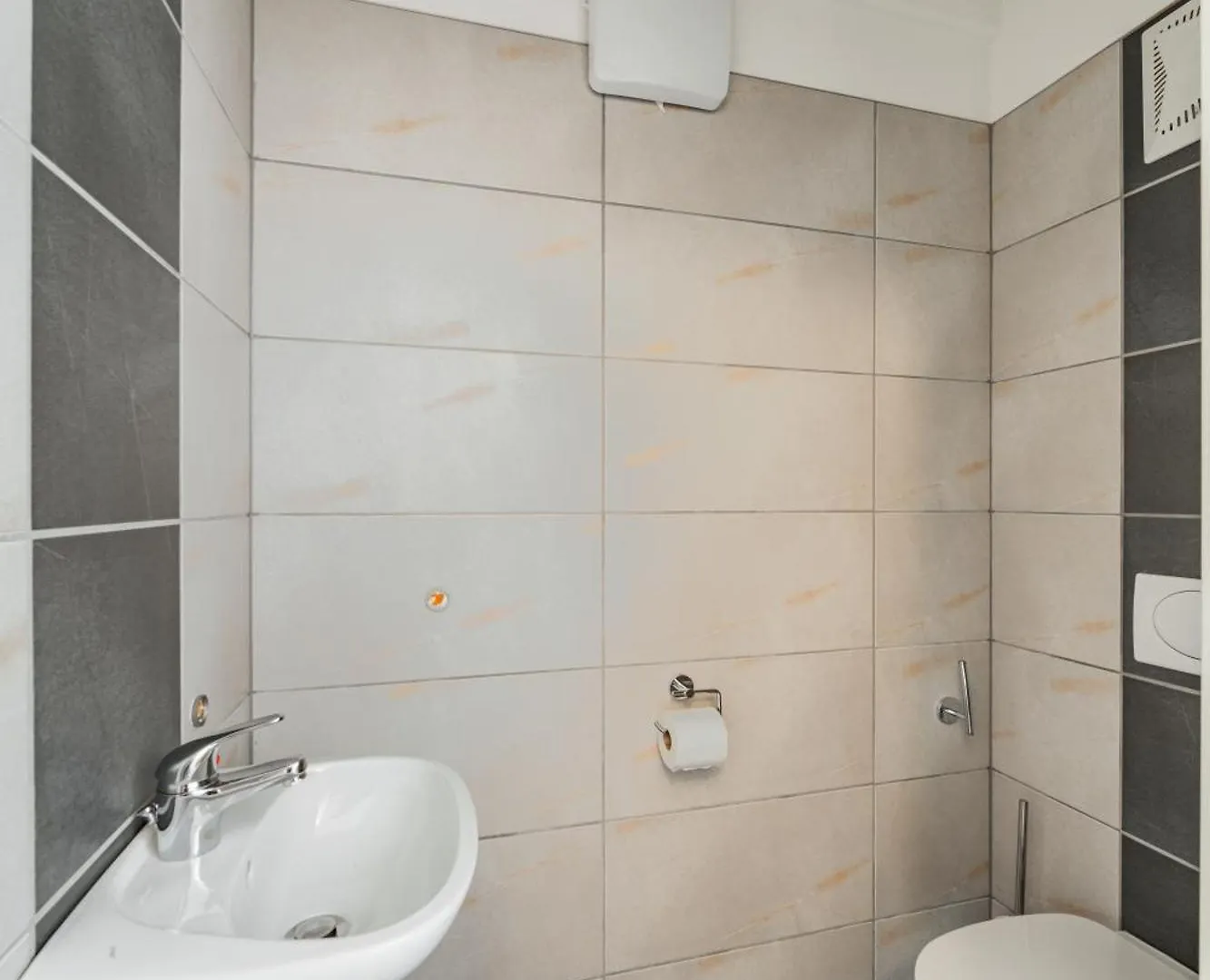 Apartments Next To Schoenbrunn - Free Parking !!! Vienna 0*,  Austria