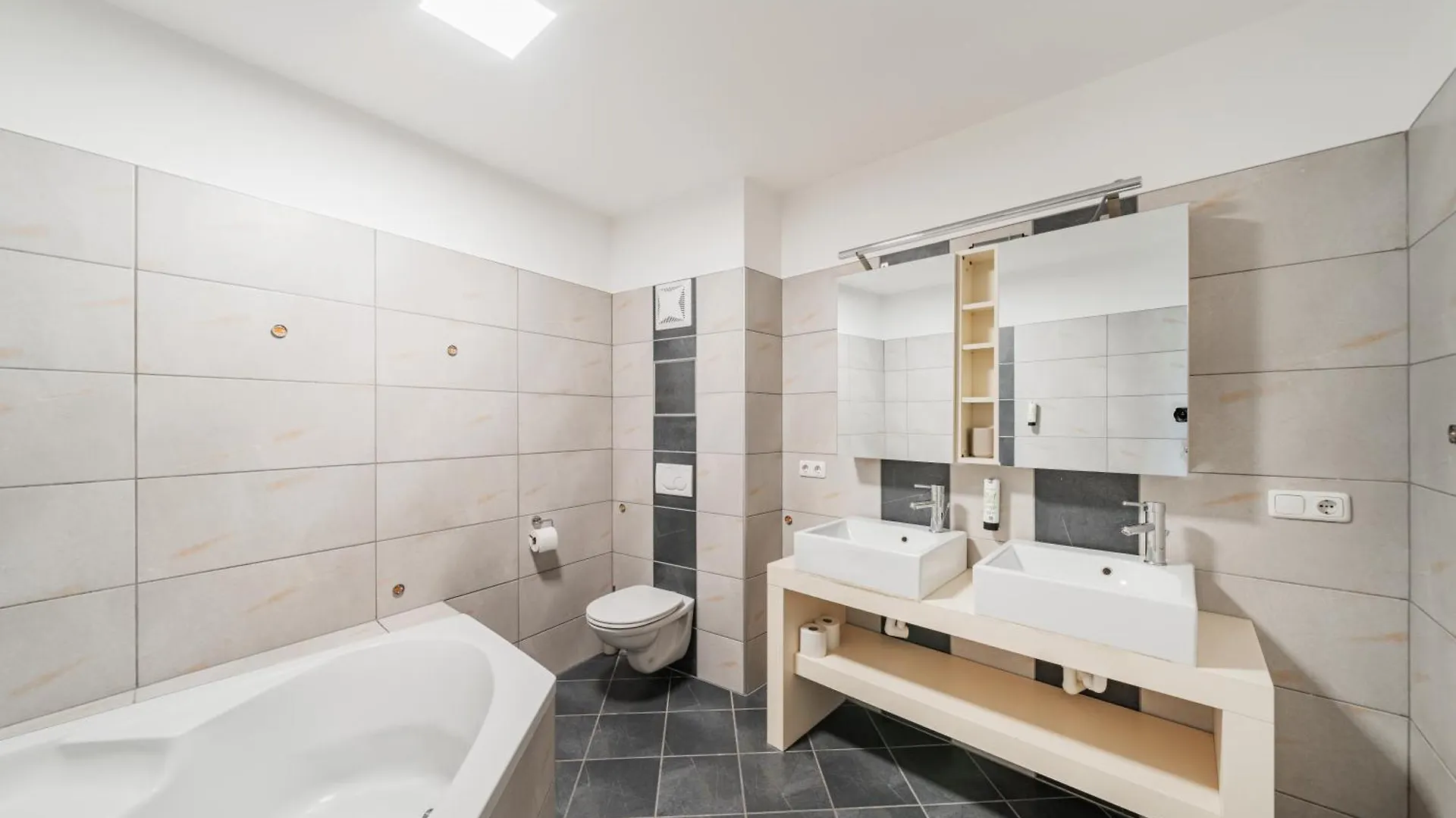 Apartments Next To Schoenbrunn - Free Parking !!! Vienna