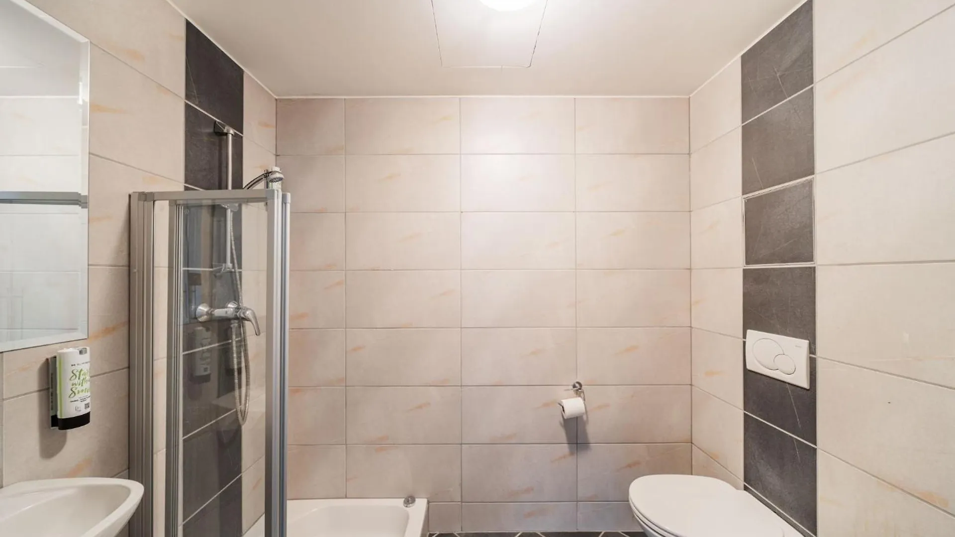 Apartments Next To Schoenbrunn - Free Parking !!! Vienna