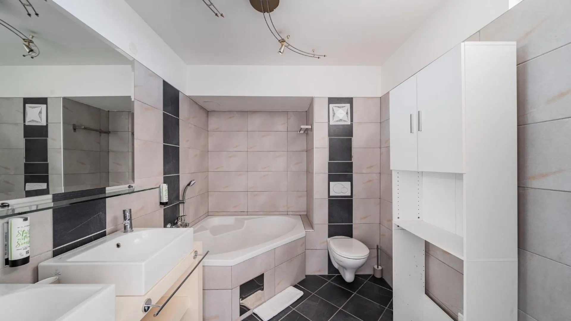 Apartments Next To Schoenbrunn - Free Parking !!! Vienna 0*,